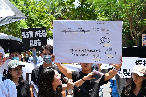 媒體曾踢爆證據顯示,新竹執行署早早跟士林分署講好太極門拍賣案要分二分之一績效,從1219事件到919事件,這一切都是為了獎金。