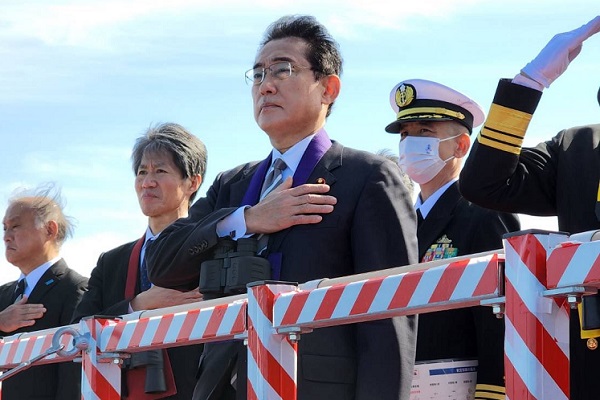 日首相岸田文雄登上護衛艦「出雲號」主持閱兵/推特照片