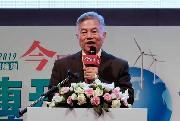 經濟部長沈榮津參加「新能源國際論壇」,會後說明最新電力供需盤點。攝影:陳文姿
