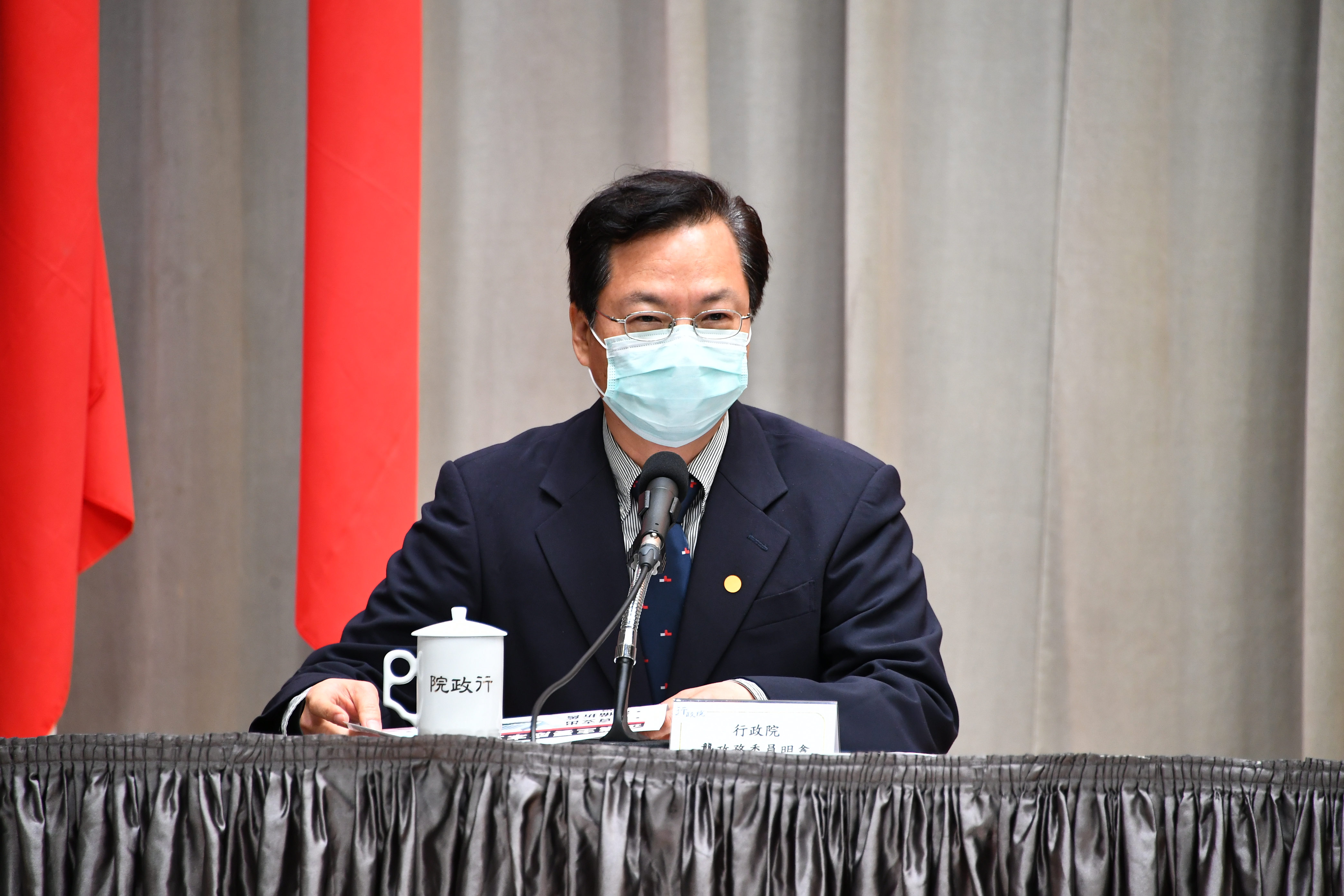 行政院提供-2020年4月8日龔明鑫政委紓困振興方案記者會