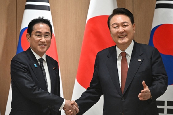 日本首相岸田文雄(圖左)會南韓總統尹錫悅/網路圖片