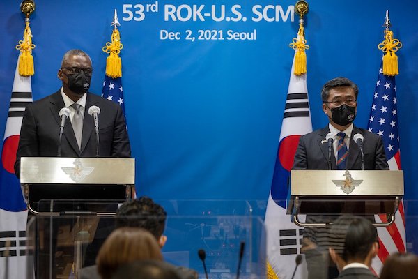 美國國防部長奧斯汀(左)與南韓國防部長徐旭/美國防部推特