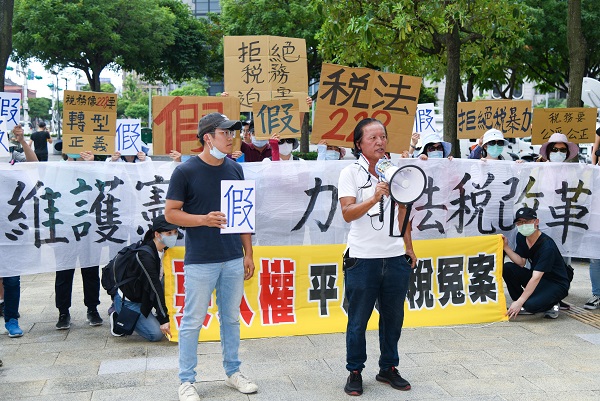 福隆教授到現場聲援