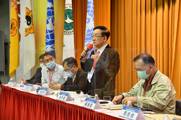 前司法院大法官暨副院長城仲模強調，應該要拋開舊有的形式主義，學習西方幾百年來的民主法治思想，要講實話、做實事。