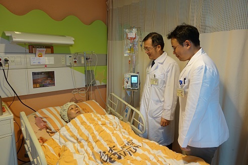 嚴醫師巡診病房