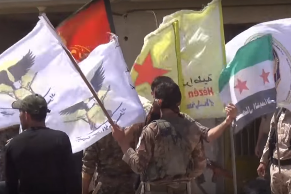 多國聯軍出發往拉卡移動/網路截圖