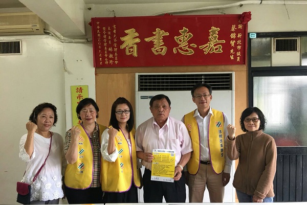 淡水區蔡錦賢議員與志工合影