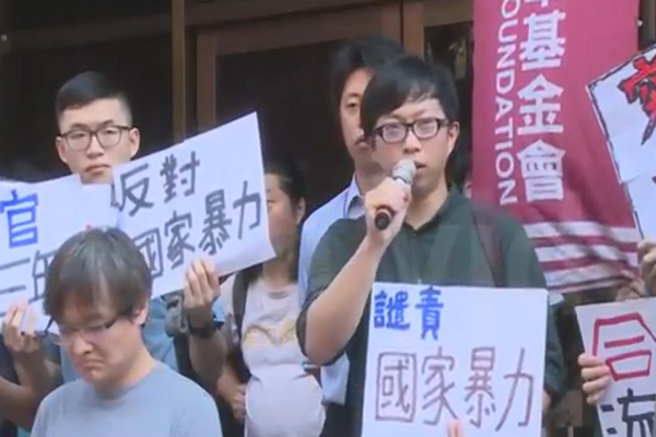 魏揚在法院外召開記者會(圖擷取自網路)