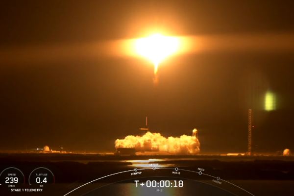 「獵鷹9號」載運登月器,成功發射升空。(圖片擷取自SpaceX平台X)
