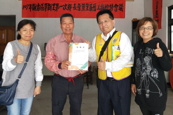 桃園市觀音區鋼鐵里長郭金雄祈願「法稅真改革 良心救台灣」。