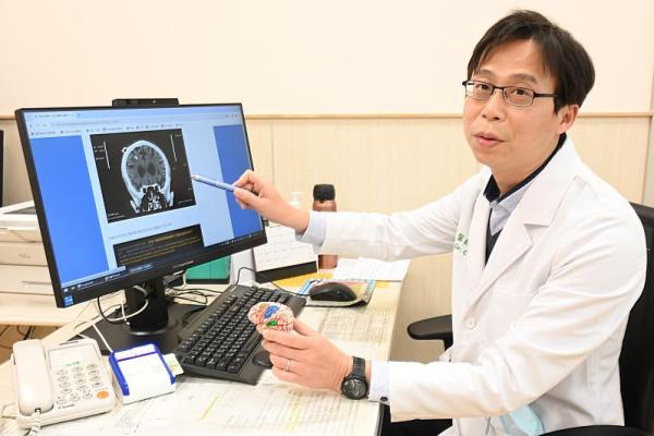 張俊鴻主任表示,適量玩遊戲對腦部大有助益。