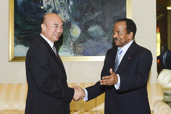 中國國務院副總理劉國中(圖左)與喀麥隆總統比亞會面/中華人民共國官網圖片