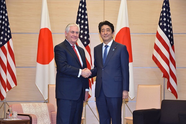 美國務卿蒂勒森 (Rex Tillerson)與日首相安倍晉三/相片取自Tillerson twitter
