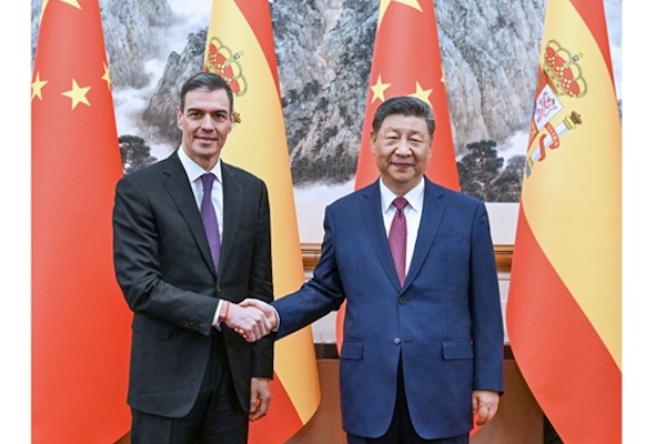 西班牙首相桑切斯(圖左)與中國國家主席習近平會面/中華人民共和國官網圖片
