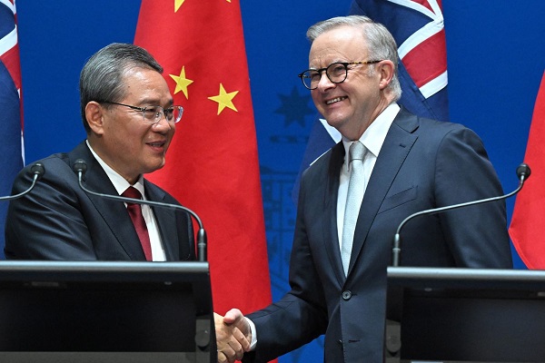 中國總理李強和澳洲總理安東尼·艾博內塞(Anthony Albanese)(右)上月中在坎培拉發表談話相片/網路圖