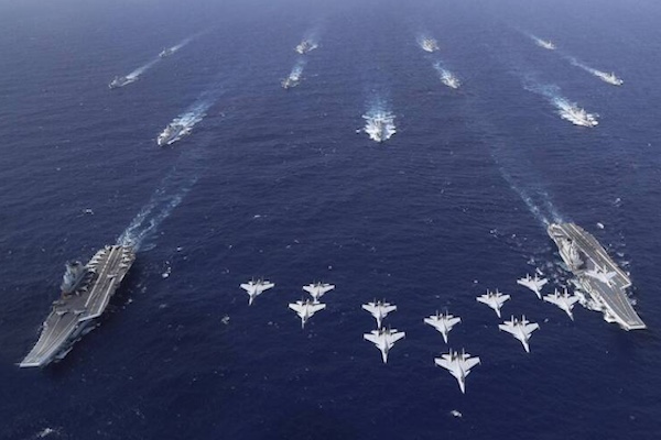 中國雙航母首次編隊演習/網路圖片