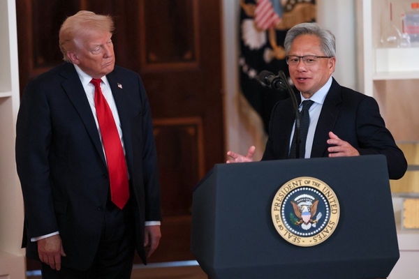 NVIDIA執行長黃仁勳(Jensen Huang)與美國總統川普/網路圖片