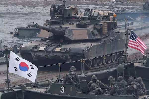南韓與美國兩軍部隊進行聯合軍事演習/網路圖片