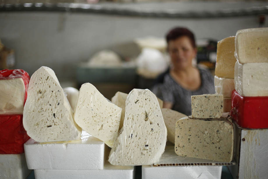 亞美尼亞市場上的乳酪。糧農組織圖片/Biayna Mahari