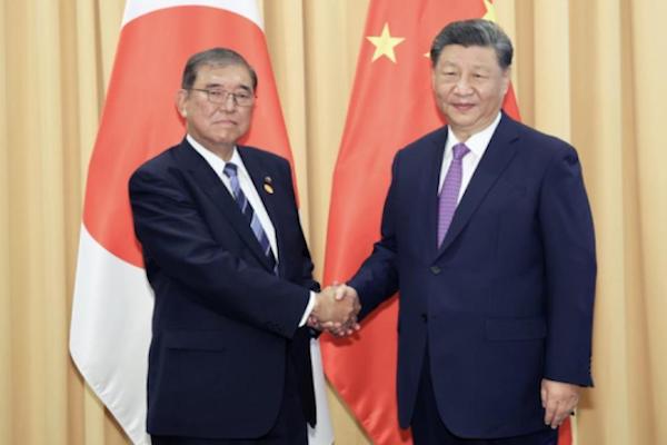 日相石破茂於APEC峰會會習近平/中華人民共和國官網圖片