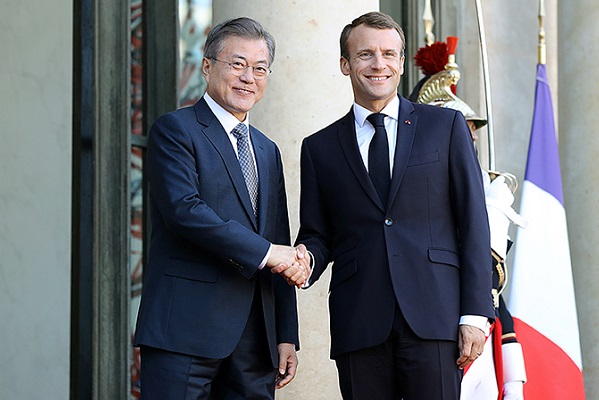 文在寅與法國總統馬克宏。圖/青瓦台