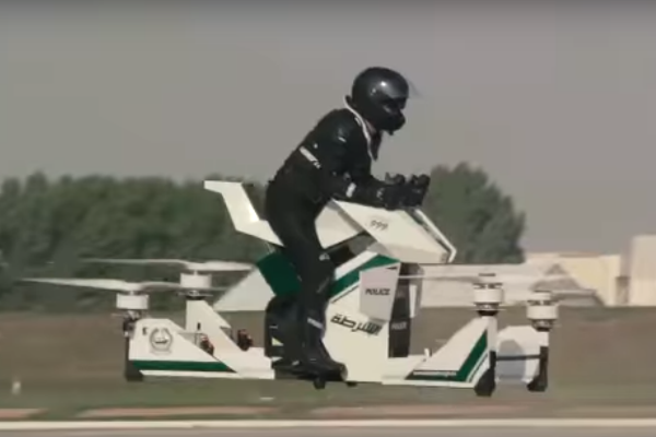 電動飛行單車。(圖片擷取自YouTube)