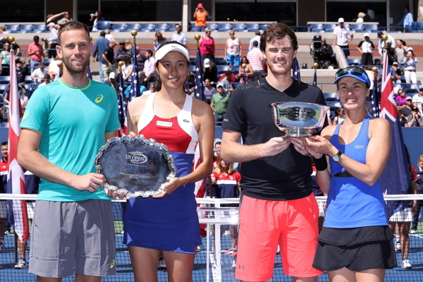 詹皓晴(左二)與維納斯(左一)獲得美網混雙亞軍--擷取自美網官網