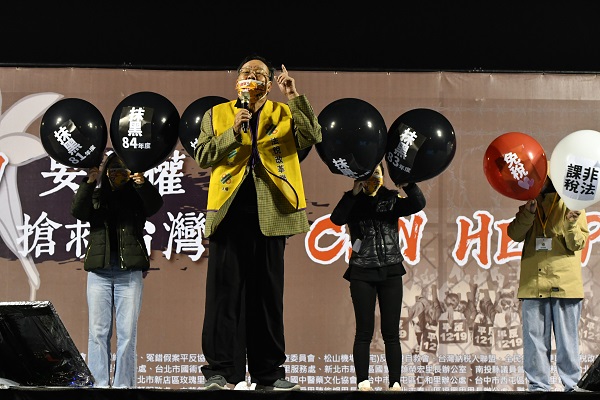 前高雄國稅局簡任稽核黃坤光評論,檢察官沒有查到金流,沒有證據,就不能起訴,根本就是栽贓枉法。