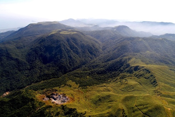 大屯火山群。(圖片擷取自陽明山國家公園網站)