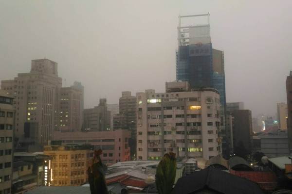 昨日全台霧濛濛