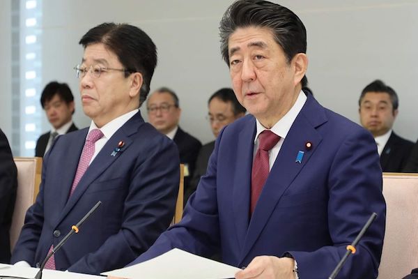 日相安倍晉三(右)/首相官邸臉書