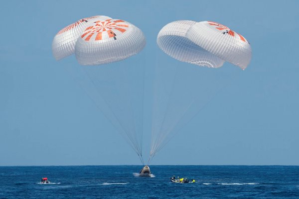 首批全民間太空人安全返回地球。(圖片擷取自公理太空公司官網)