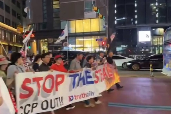 中國團體觀光客入境南韓免簽 引發在地群眾抗議聲浪/網路圖片