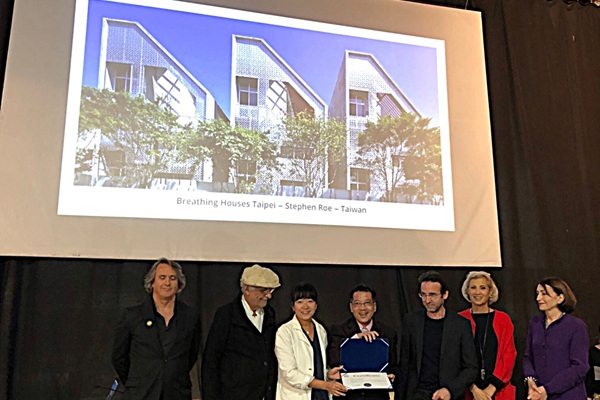 春來扮演建築願景整合者,打造出「會呼吸的房子」,獲得國際多項獎項肯定。