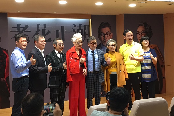 記者會請來高齡超過90(中紅衣者)加入宣導