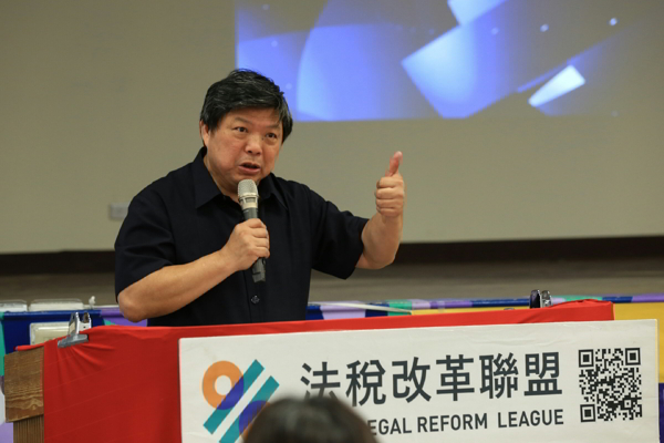 桃園市議員張運炳認為稅制應該透明化,有法律依據,很贊成超徵要還於民,造福鄉里。
