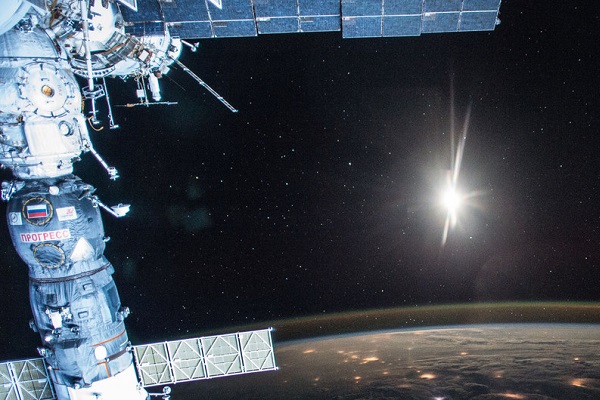 從國際太空站看到的地球破曉/圖NASA