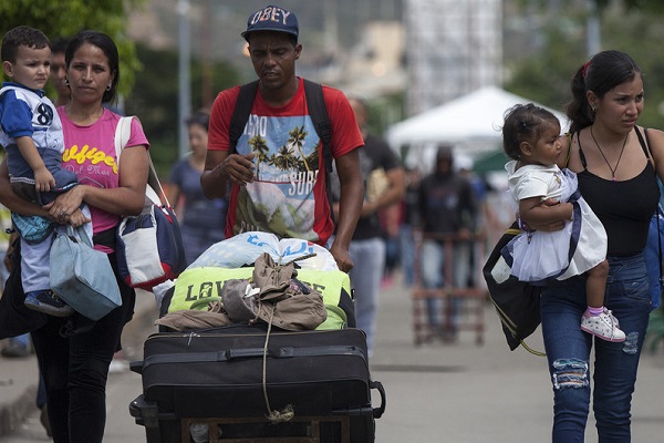 脆弱的委內瑞拉難民來到哥倫比亞邊境城市庫庫塔(Cúcuta)尋求援助。
