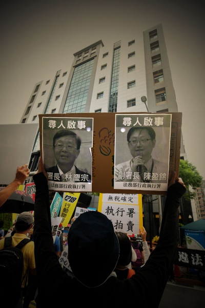 太極門弟子與支持民眾第15天站在執行署面前，林慶宗署長與陳盈錦副署長也無故神隱15天，不敢出來面對群眾。